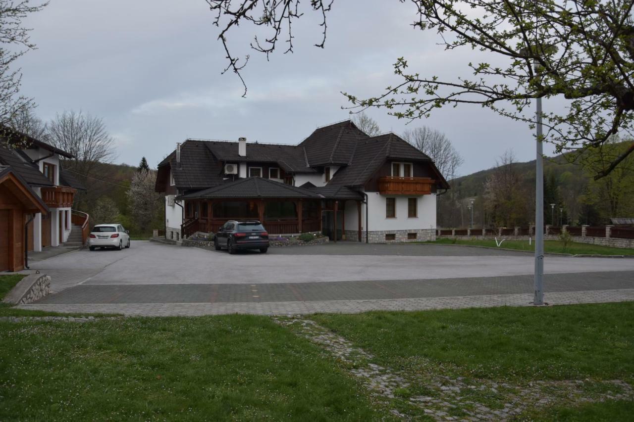 Villa Knezevic Plitvicka Jezera Exterior photo